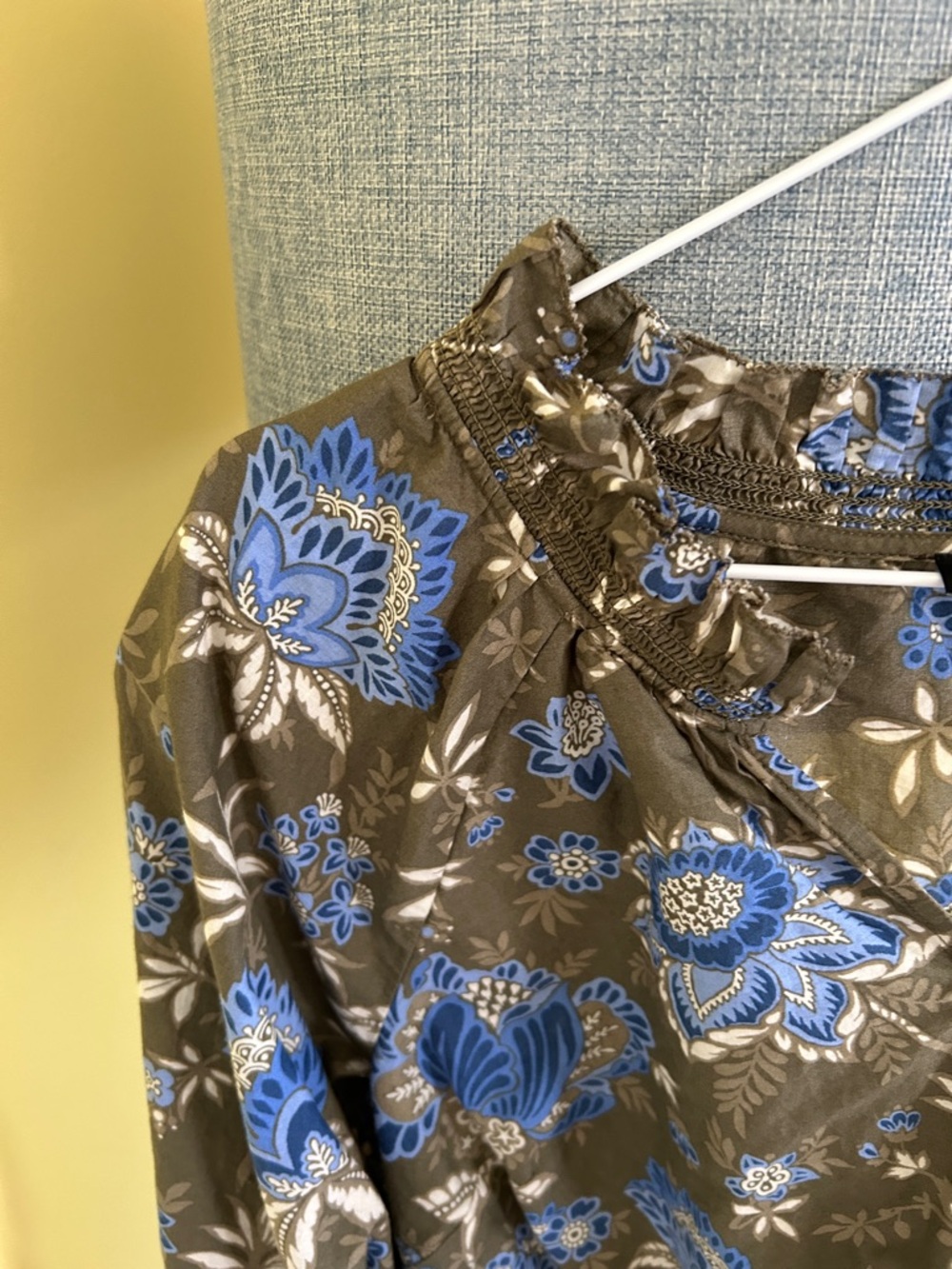 Talbots Olive and Blue Floral Peasant Top | size Medium | worn only 1 time - Picture 4 of 7